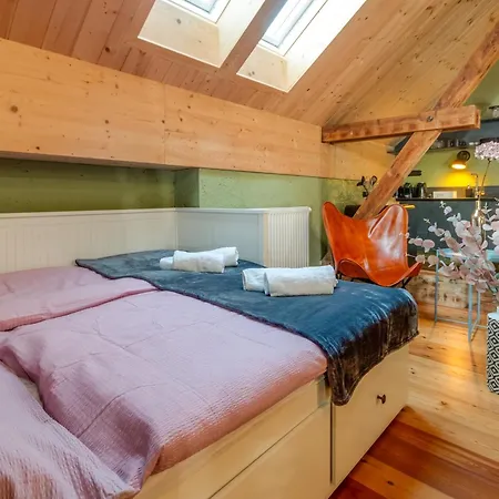 Grosses City-loft - Schwingstuhl & Sterne *